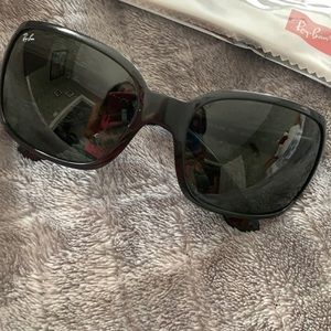 Woman’s Ray Ban sunglasses.   New but no tags